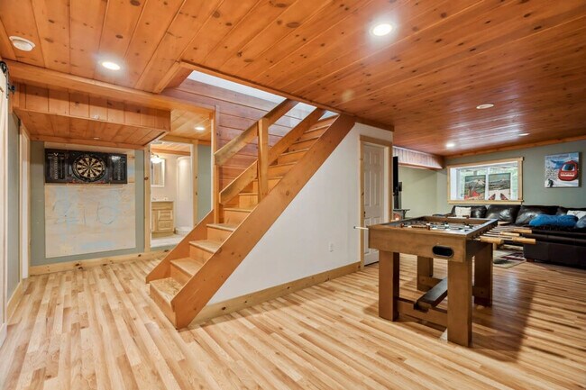 Building Photo - 291 Ash St