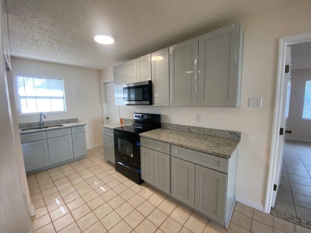 Building Photo - 19 Woodston Ln