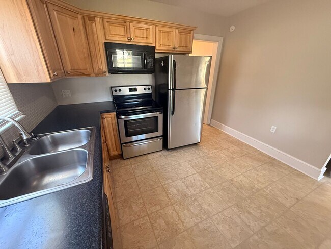 Building Photo - Christiansburg, 3 BR / 1.5 BA, Available for rent