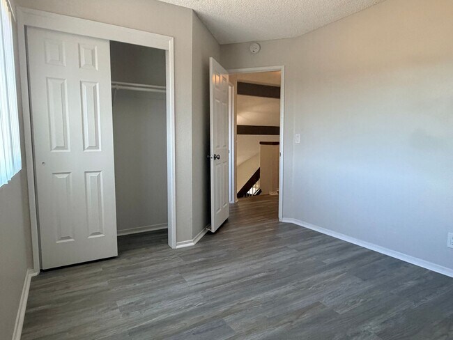 Building Photo - 3+2.5 Two Story in Tehachapi City