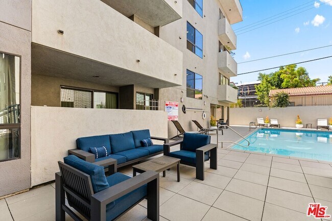 Building Photo - 12115 San Vicente Blvd