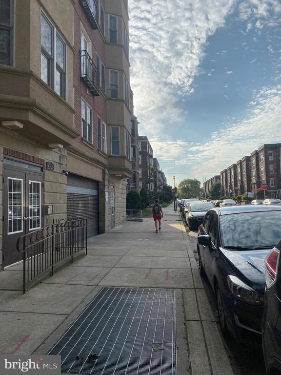 Building Photo - 4742 Pine St