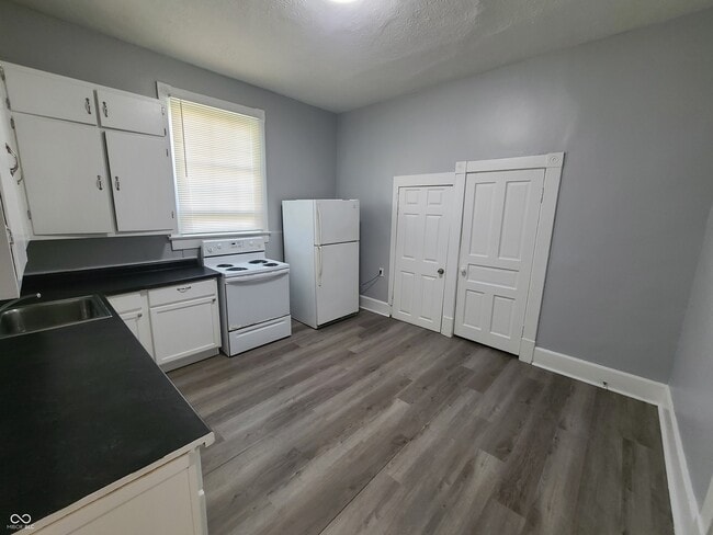 Building Photo - 972 N Belleview Pl