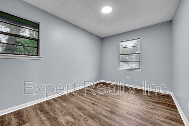 Building Photo - 1256 15th St SW