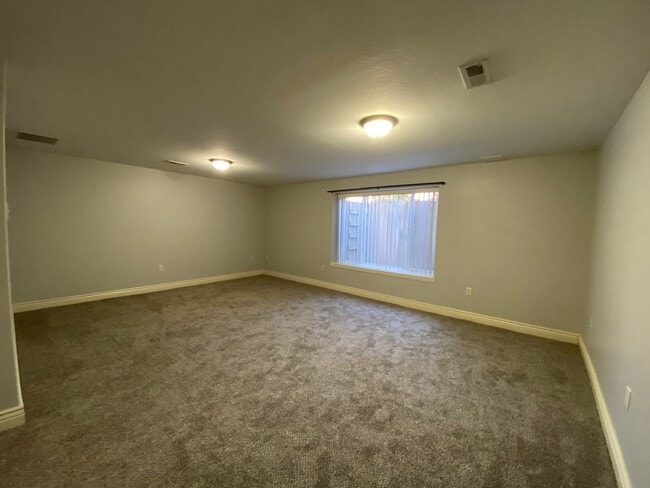 Building Photo - MINUTES FROM FT. RILEY! TWO CAR GARAGE!