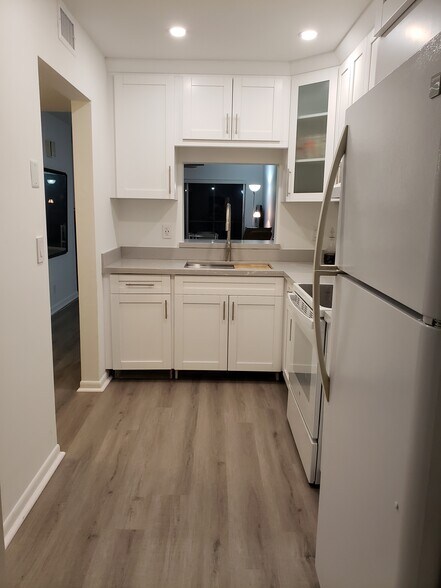 Building Photo - 2081 S Ocean Dr