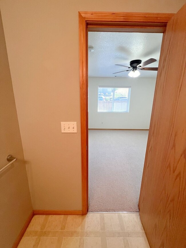 Building Photo - Three Bedroom, Two Bath House in Southview