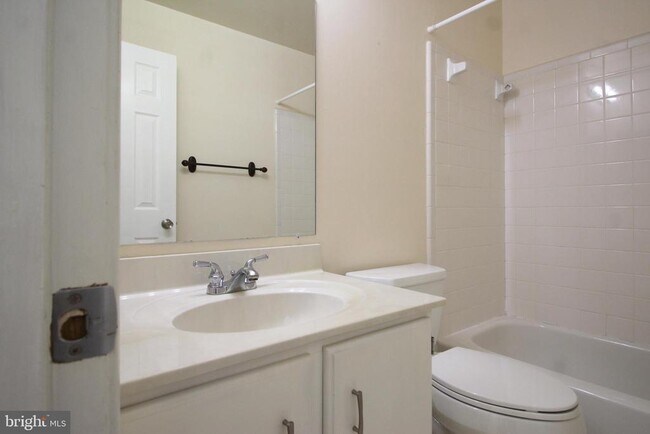 Building Photo - 192 Sulgrave Ct