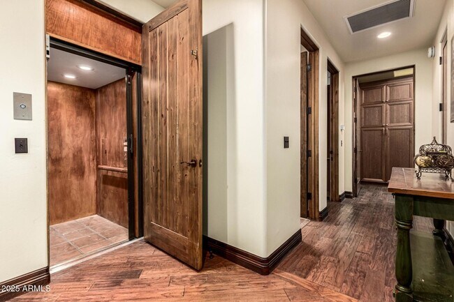 Building Photo - 1930 E Desert Willow Dr