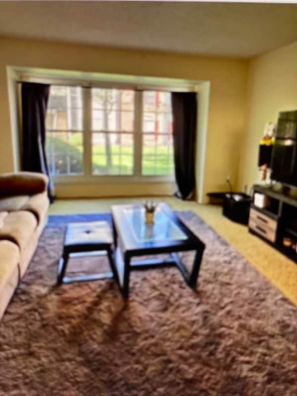 Building Photo - 6 Chamberlin Ct