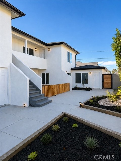 Building Photo - 1040 El Camino Dr
