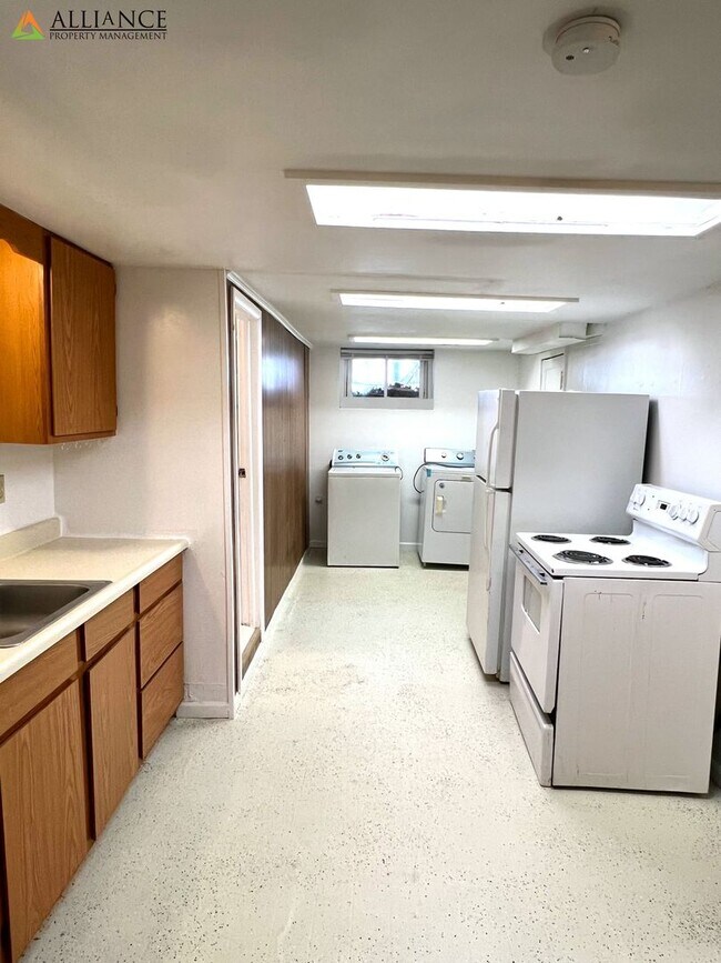 Building Photo - 800 Osage St