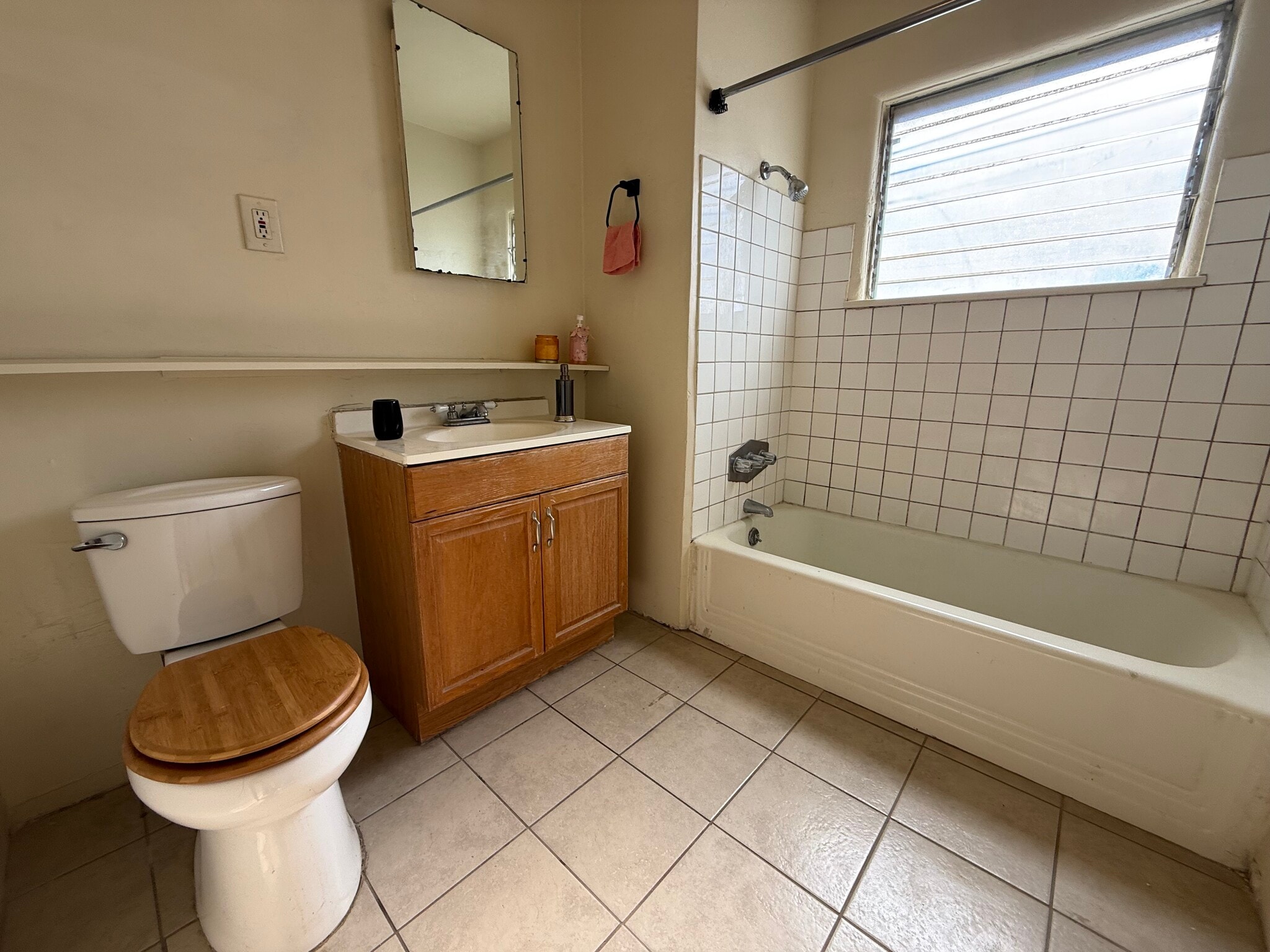 Building Photo - 6627 Farmdale Ave