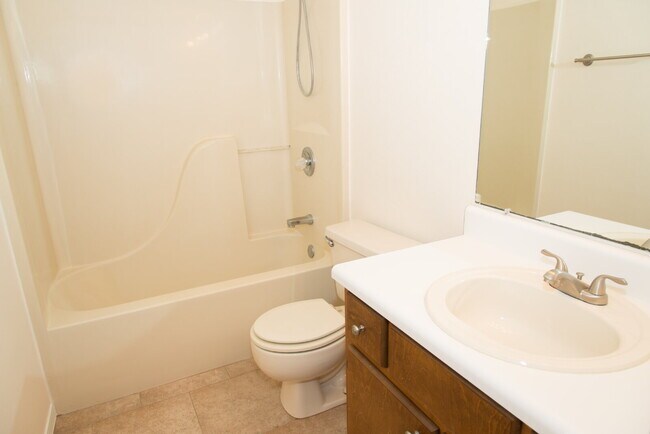 Building Photo - "Charming 3-Bedroom Retreat with 2 Full Baths in Mary Esther, FL!"