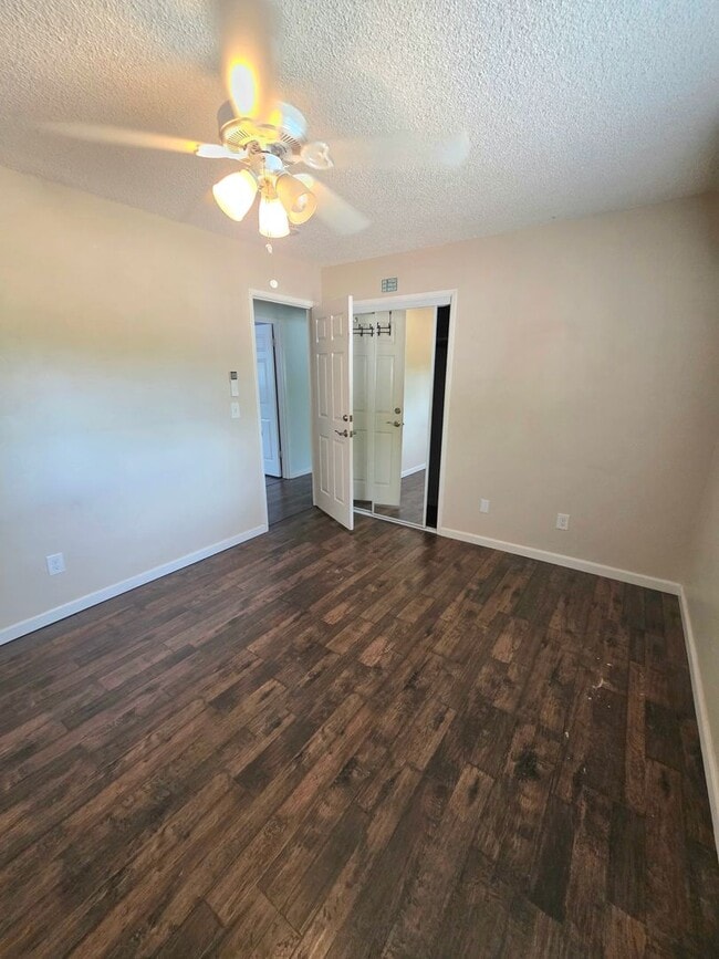 Building Photo - **$500 OFF FIRST MO RENT**4BR/3BA with PRIVATE IN-LAW SUITE / SECOND LIVING SET-UP