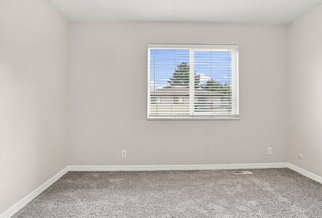 Building Photo - $1,845.95 with $300 Off the first month's rent, 2 Beds - 1 Bath, Single Family Home in Lakewood w...
