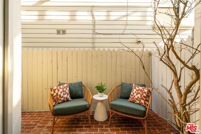 Building Photo - 2622 2nd St