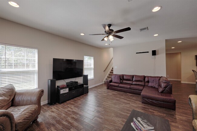 Building Photo - 1122 Detroit St