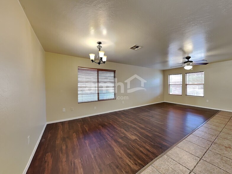 Building Photo - 10661 E Plata Ave