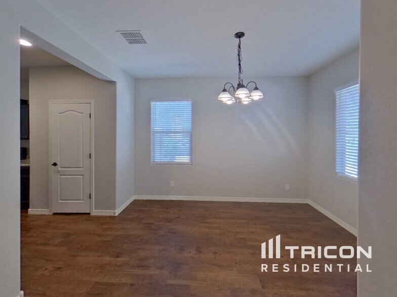 Building Photo - 19550 N Salerno Cir
