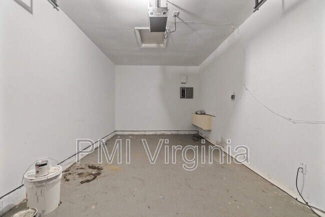 Building Photo - 3909 Wilmington Ct