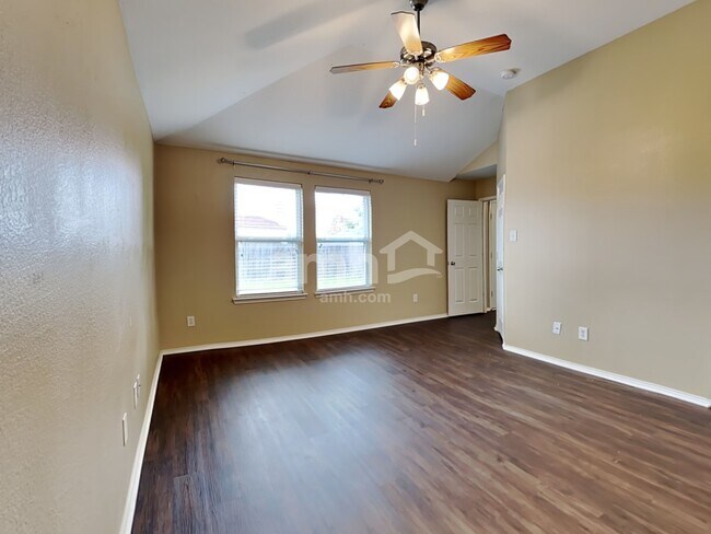 Building Photo - 925 Hawthorne Rd