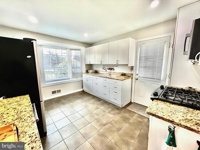 Building Photo - 10202 McGovern Dr