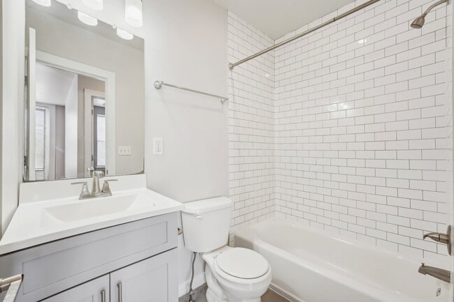 Building Photo - 4300 Chestnut St