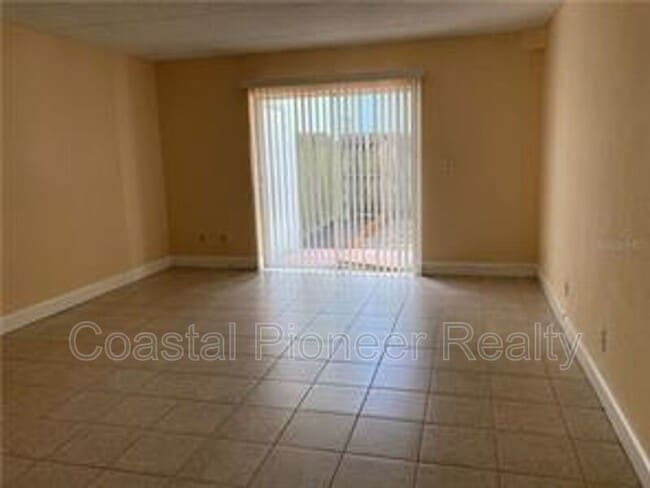 Building Photo - 2840 Somerset Park Dr
