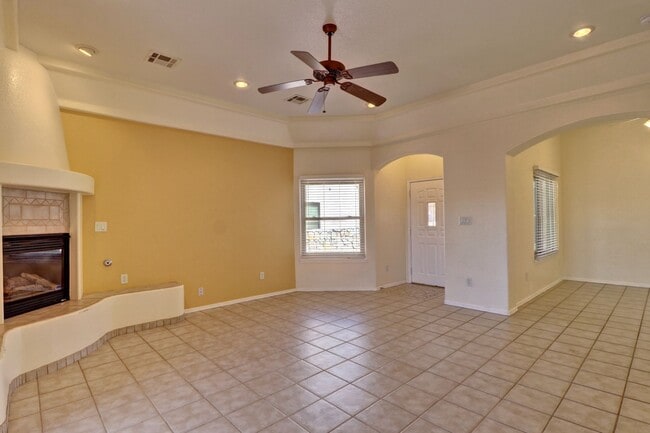 Building Photo - 2305 Santo Domingo Ave