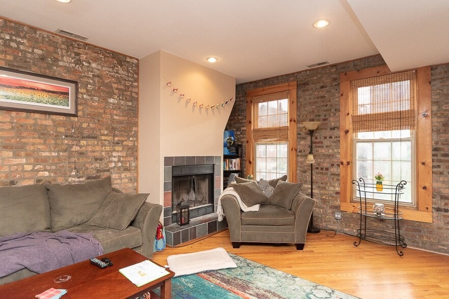 Building Photo - 1307 N Greenview Ave