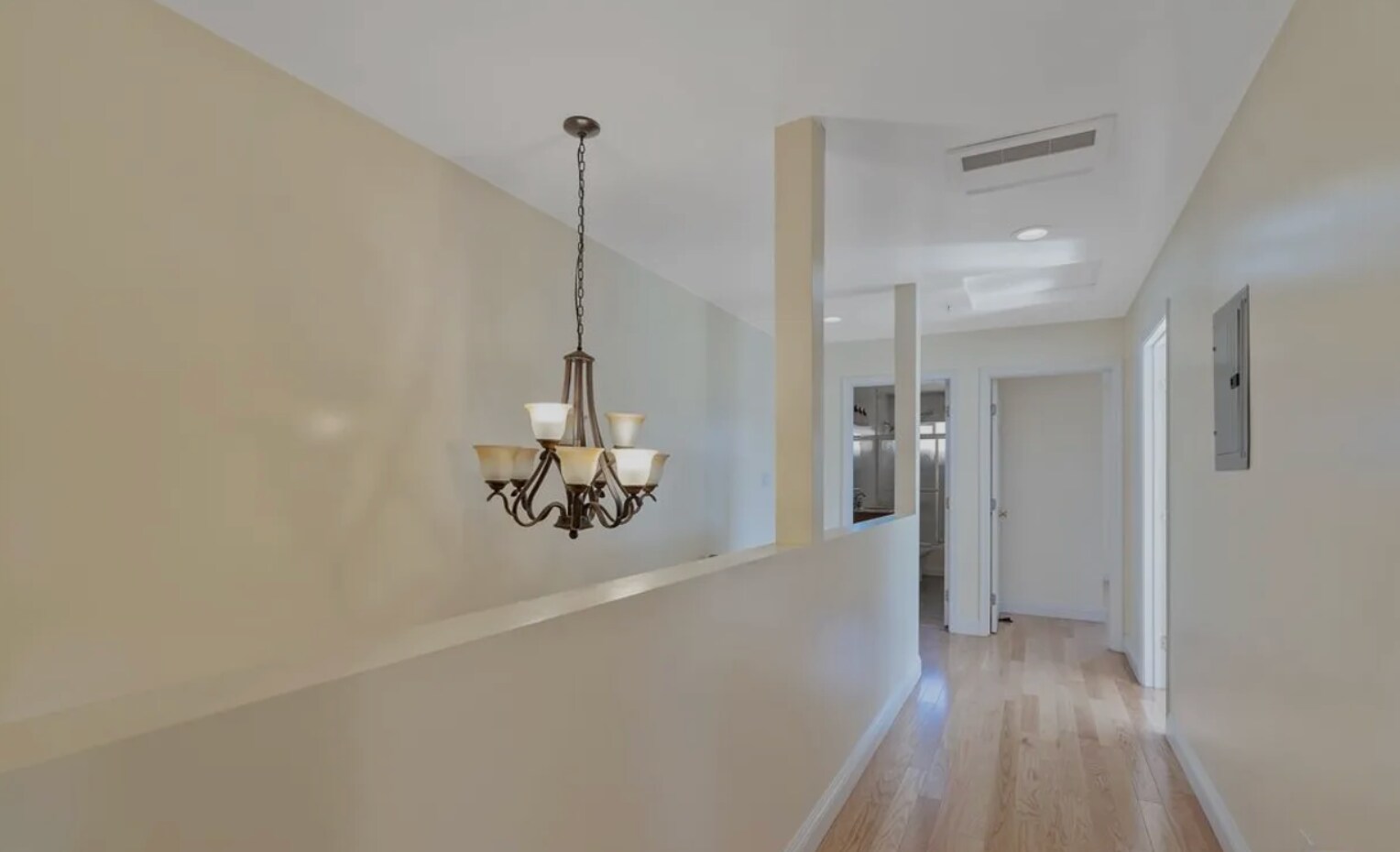 Building Photo - 2018 Hillcrest Dr