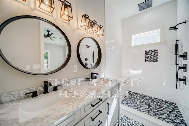 Building Photo - 1058 White Oak Ave SW