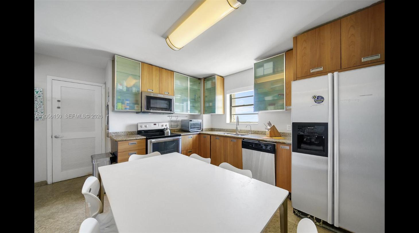 Building Photo - 5825 Collins Ave