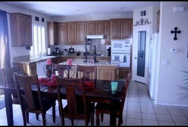 Building Photo - 27955 Alta Vista Ave