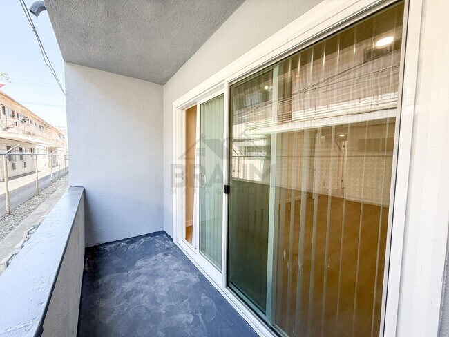Building Photo - 6041 Whitsett Ave