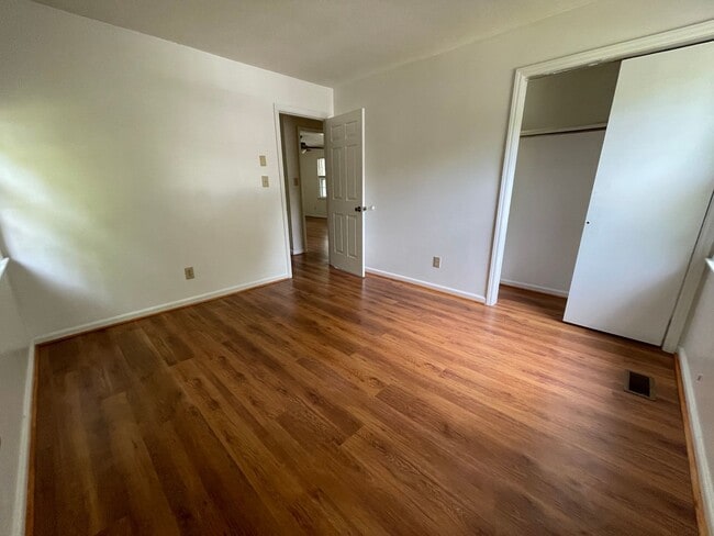 Building Photo - Charming 2br house on the Northside of Cha...