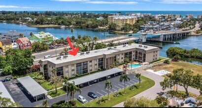 Building Photo - "Fully Renovated 2-Bed, 2-Bath Condo on Minutes from Siesta Key Beach
