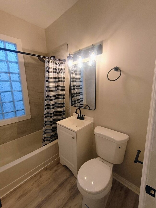 Building Photo - Charming 4-Bedroom Home in Harambee