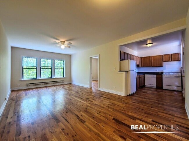 Building Photo - 2 bedroom in CHICAGO IL 60657