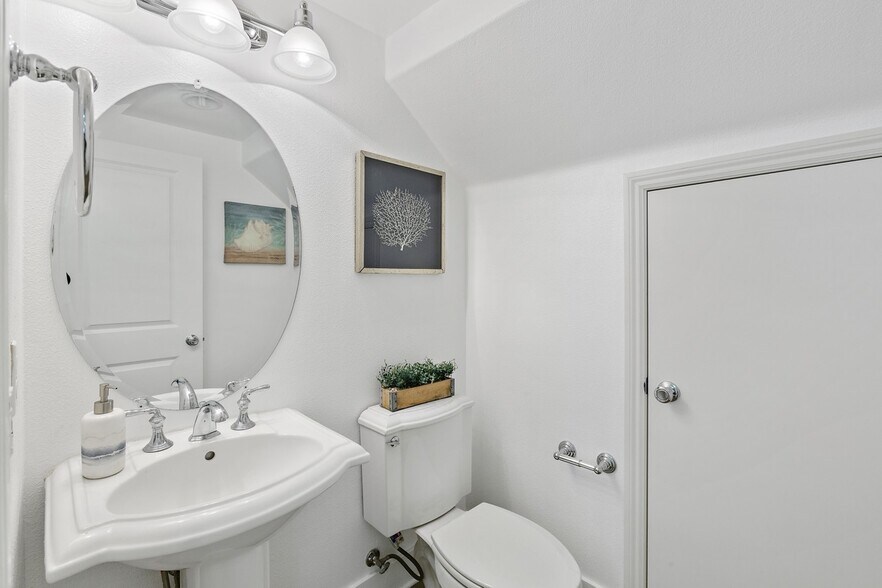 Building Photo - 44 Muller Pl