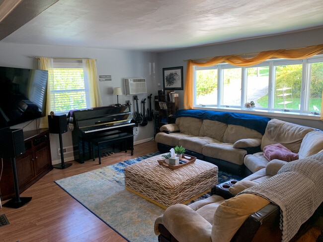 Living room 2 - 806 Berkshire Rd