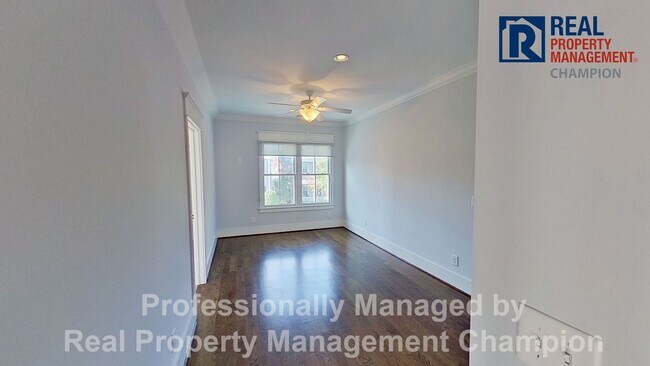 Building Photo - Exquisite Executive Home in Autumn Hall