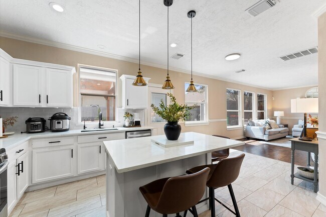 Building Photo - 19251 Hopeview Ct