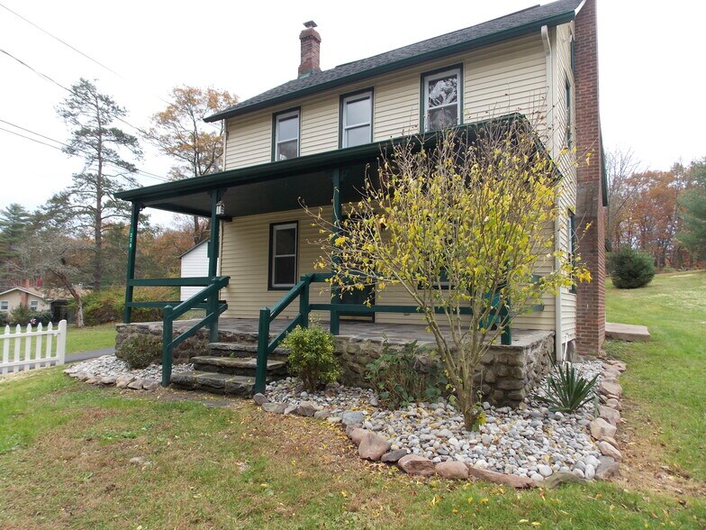 Building Photo - 270 Wellington Rd