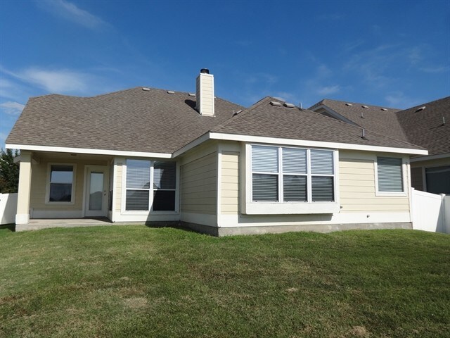 Building Photo - 210 Hilltop Dr