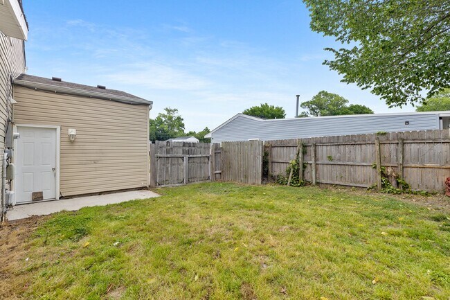 Building Photo - 3505 Hilber St