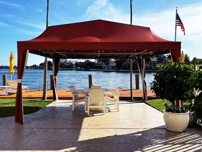Building Photo - 2908 Bayshore Dr