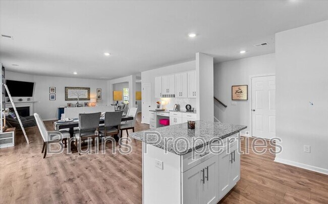 Building Photo - 349 Willowbrooke Way