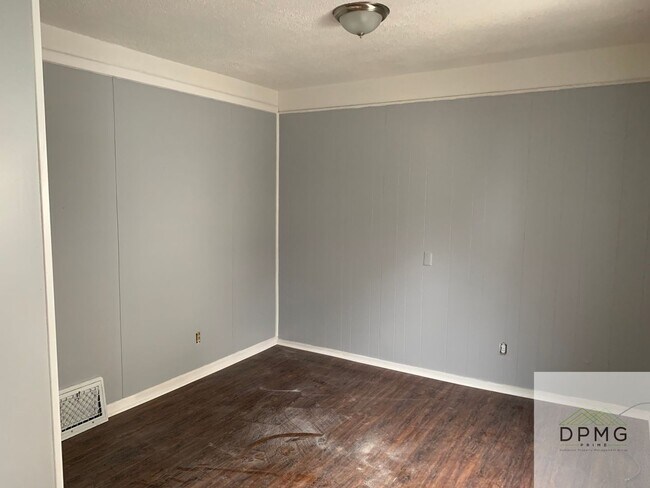 Building Photo - 129 S Hosmer St